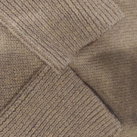 V Neck Tahari jegging sweater - Picture 5 of 6